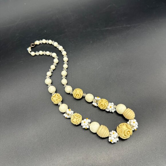 Vintage Beaded Necklace Carved Daisy Glowing Glass Flowers Retro Cream White - Picture 2 of 8
